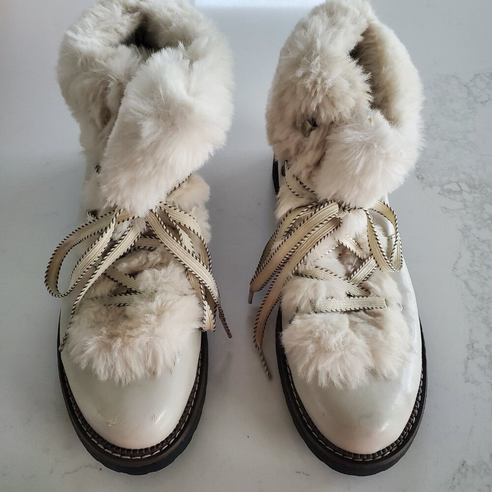 White Faux-Fur Fluffy Winter Lace Up Snow Boot/ Rubber Soles   9.5